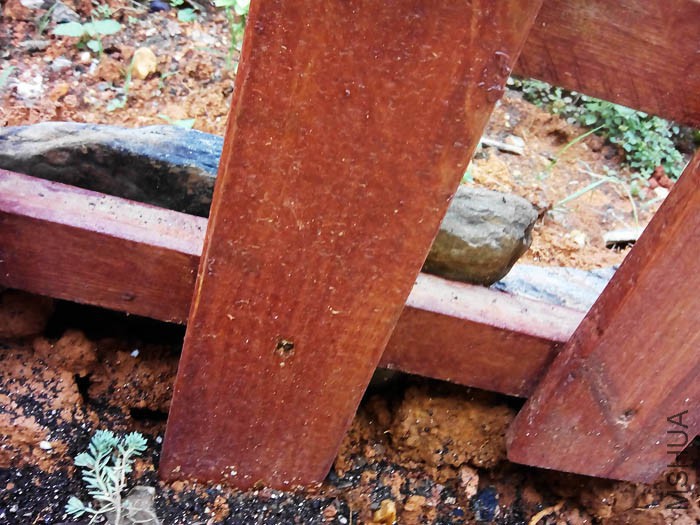 ʯͷΧ�ߣ���ֹ���ӡ�