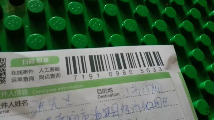 psbUKGQA1F5.jpg