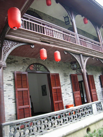 ��԰��ĵ�·�������ǵ�����Ҫ�� ������