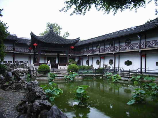 ��԰��ĵ�·�������ǵ�����Ҫ�� ������