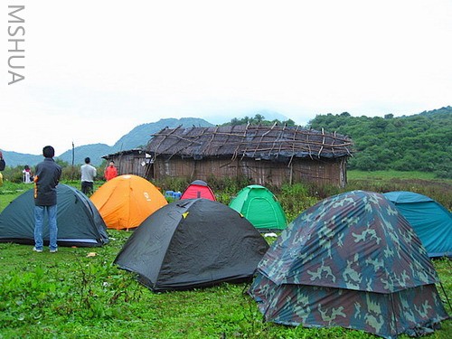 ���ǵ��ھӣ�ÿ�ܾŶ�ɽ���кܶ�¿����������Ӫ�������д���ĩ�ľŶ�����ɶ��Ĵ���·�����ֵĲ��н֣�